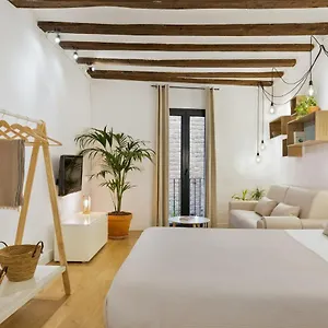 Ola Living Born , Barcelona Spanje